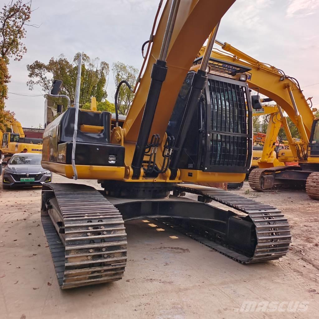 CAT 324 D2L حفارات زحافة