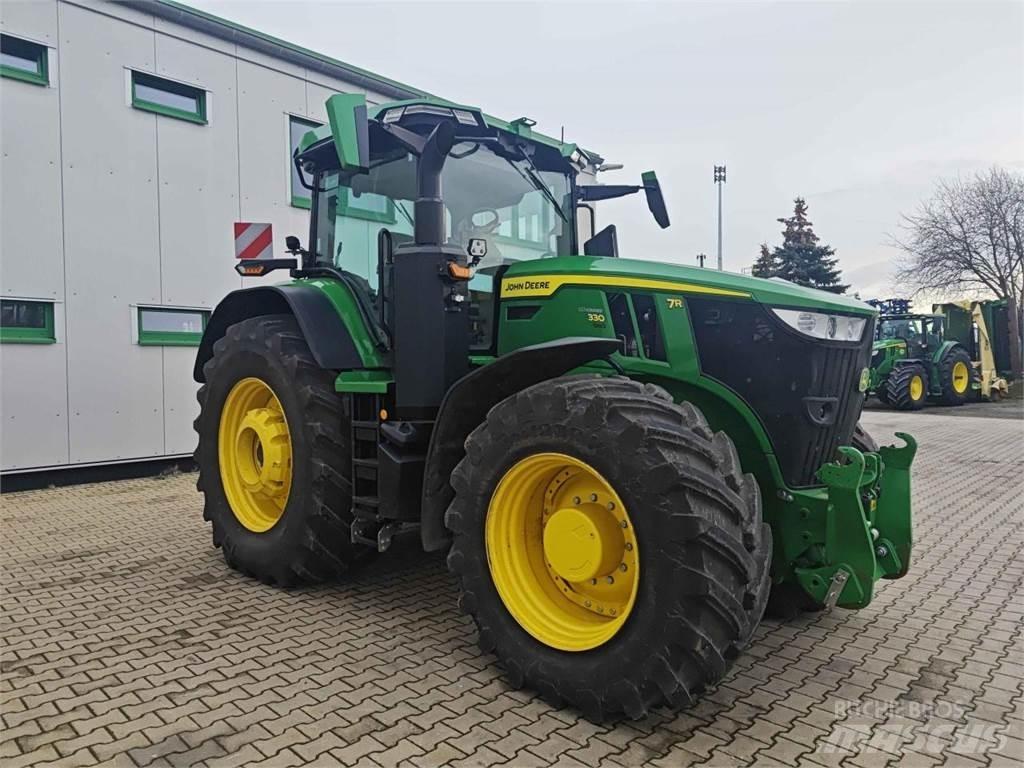 John Deere 7R 330 الجرارات