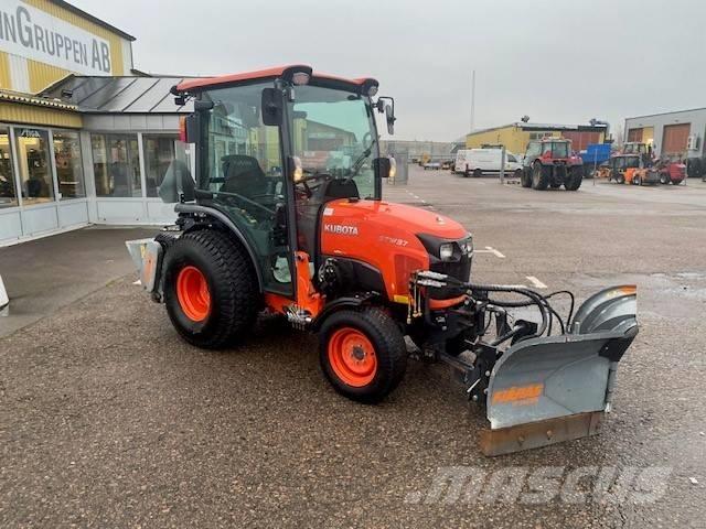 Kubota STW 37 جرارات مدمجة