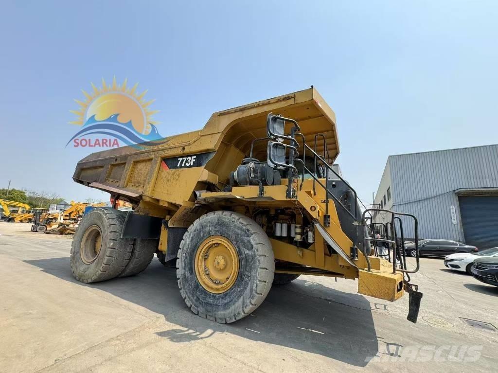 CAT 773 F ساحبات مفصلية