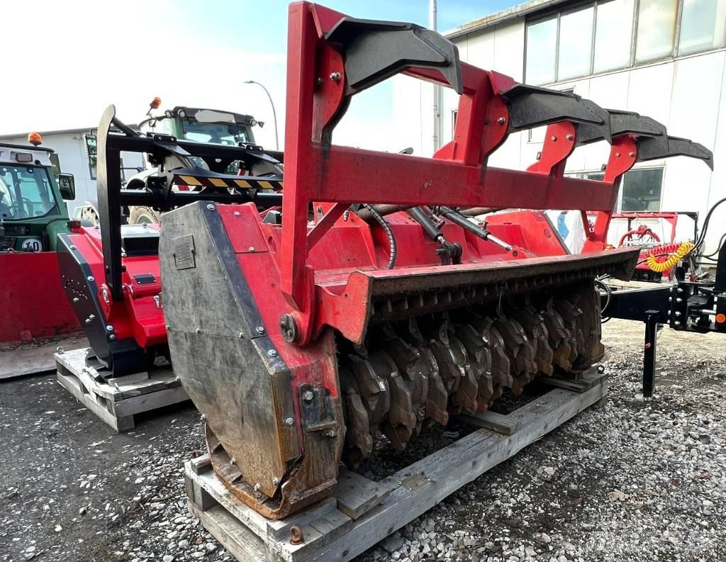 Prinoth AHWI M700 ماكينات تقطيع أخشاب الحراجة