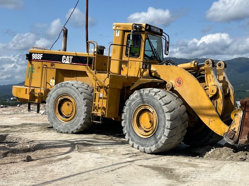CAT 988 F II لوادر بعجل