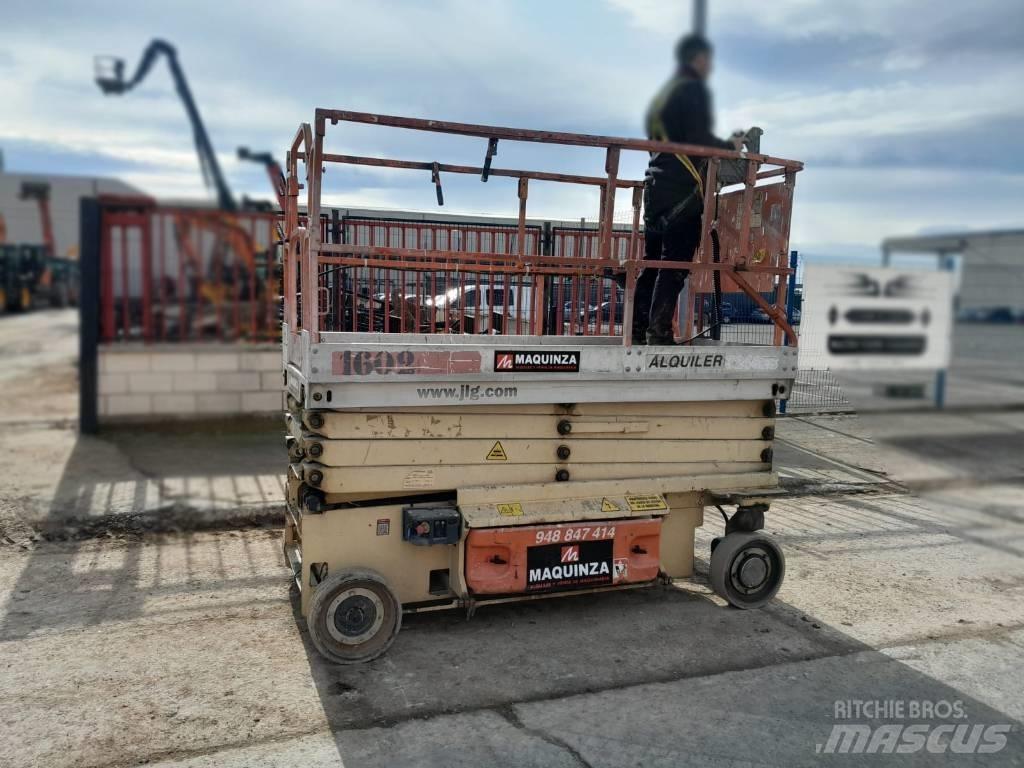 JLG 3246 ES رافعات مقصية الشكل