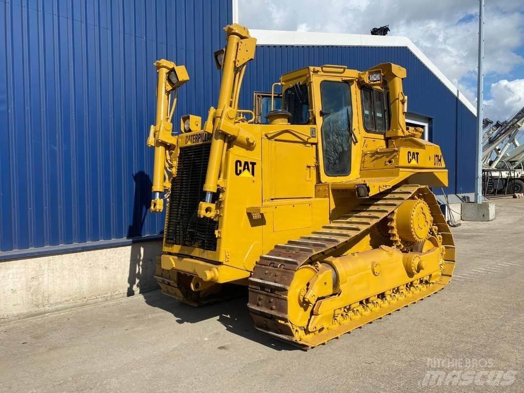 CAT D 7 H بلدوزرات مجنزرة