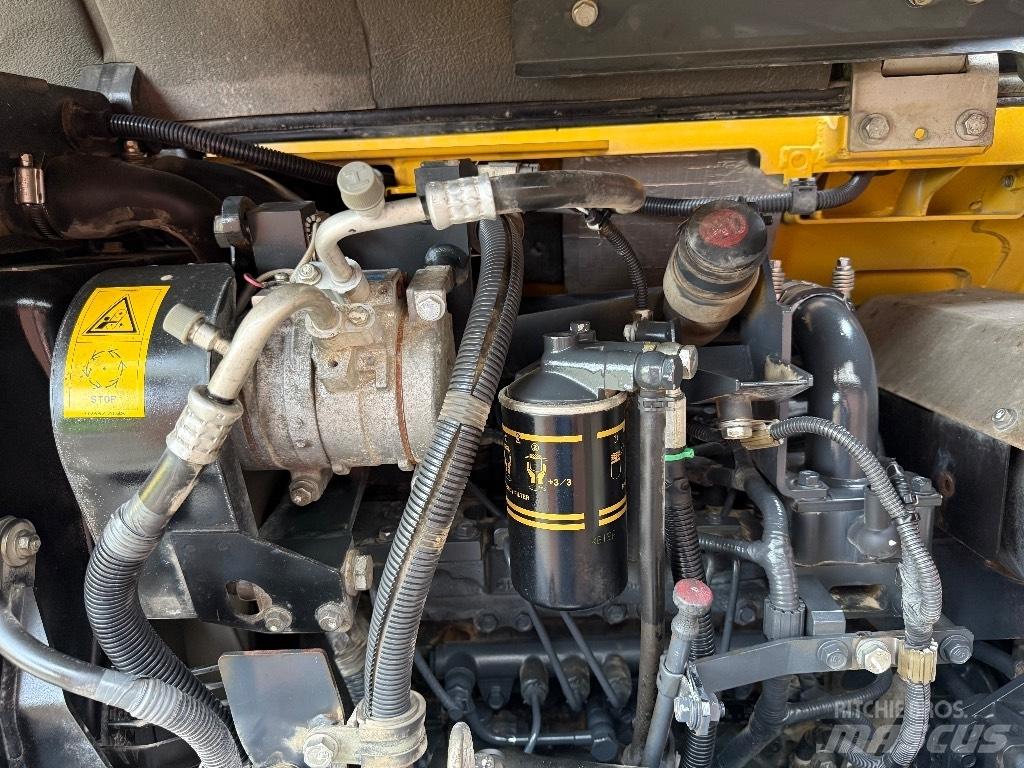 Komatsu PC 88 MR-8 حفارات وسط 7 طن - 12 طن