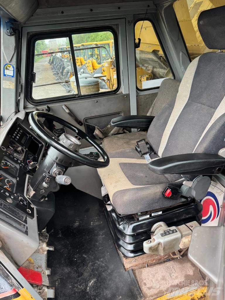 CAT 771 D شاحنات المخلفات الصلبة