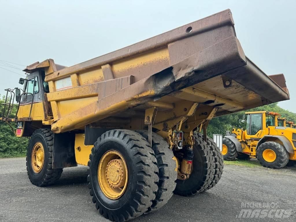 CAT 771 D شاحنات المخلفات الصلبة