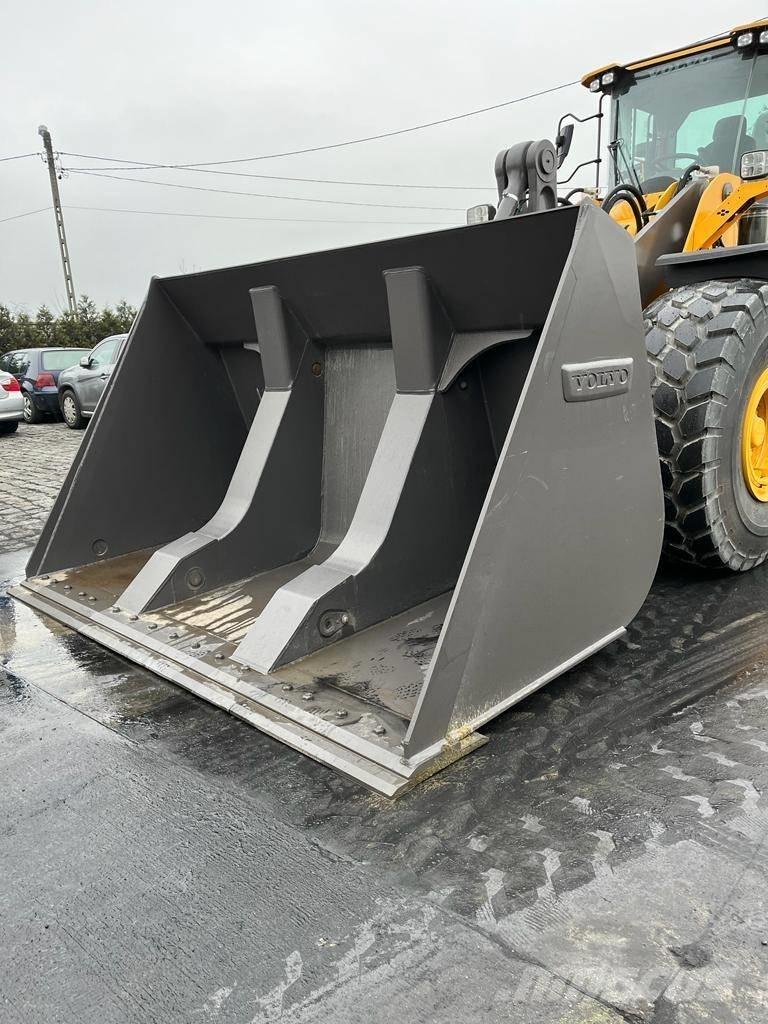Volvo L 150 H جرافات عكسية