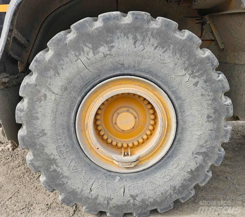 Volvo L 260 H لوادر بعجل