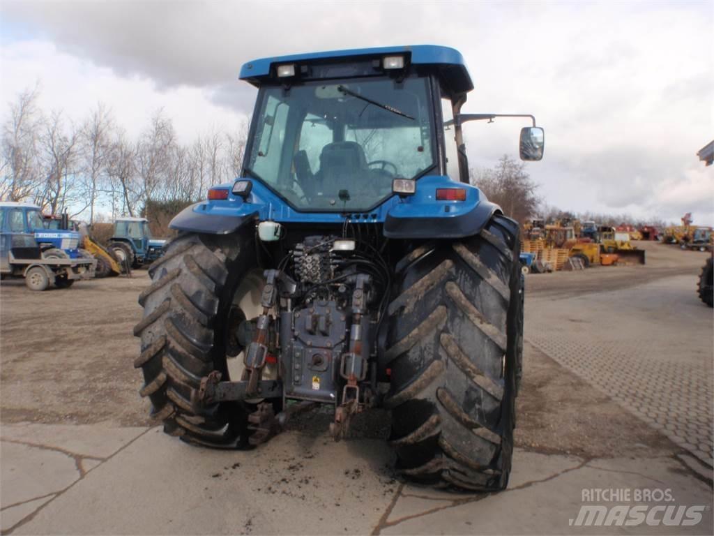 New Holland 8870 الجرارات