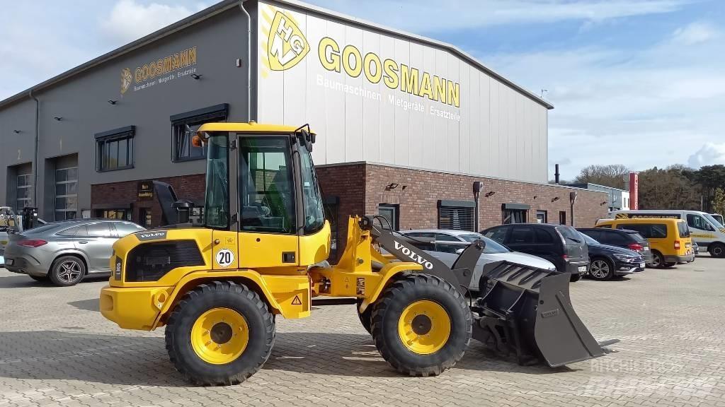 Volvo L 30 G لوادر بعجل