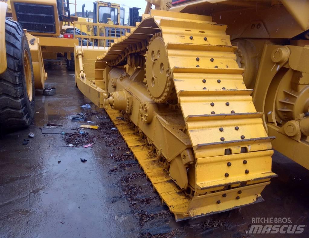 CAT D 7 R بلدوزرات مجنزرة