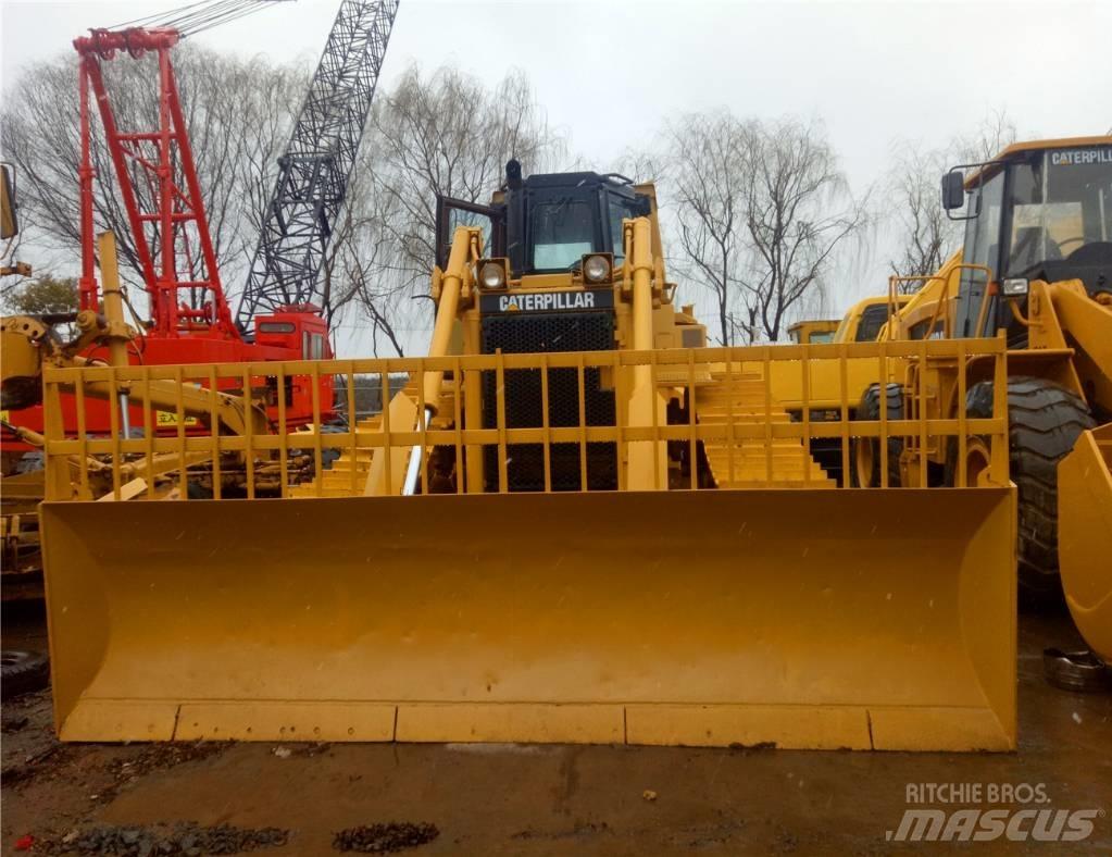 CAT D 7 R بلدوزرات مجنزرة