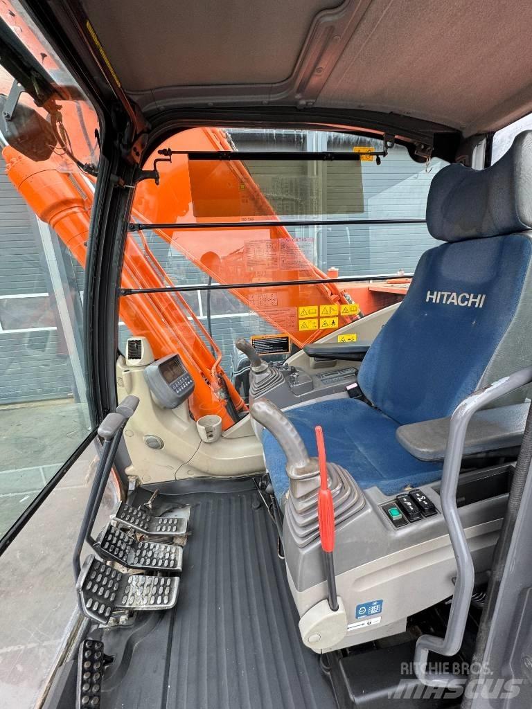 Hitachi ZX 250 LC-3 حفارات زحافة