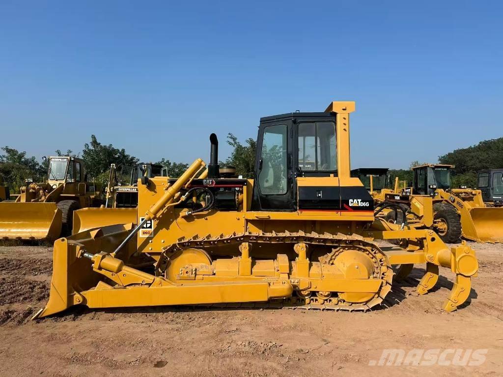 CAT D 6 G بلدوزرات مجنزرة