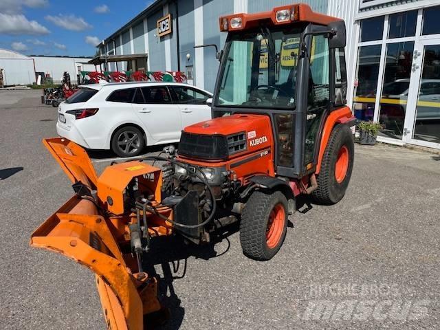 Kubota ST 30 جرارات مدمجة