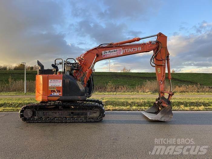 Hitachi ZX135US-6 حفارات زحافة