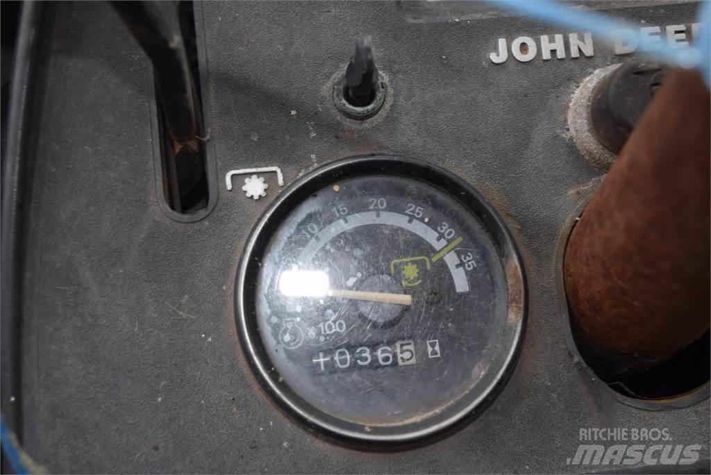 John Deere 755 الجرارات