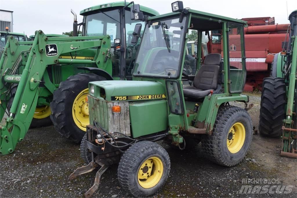 John Deere 755 الجرارات