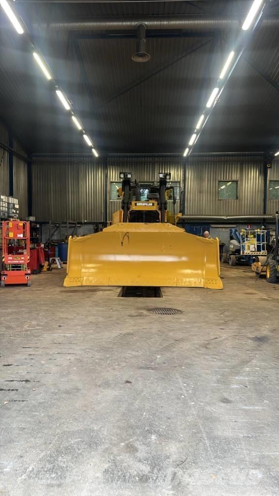 CAT D 8 T بلدوزرات مجنزرة
