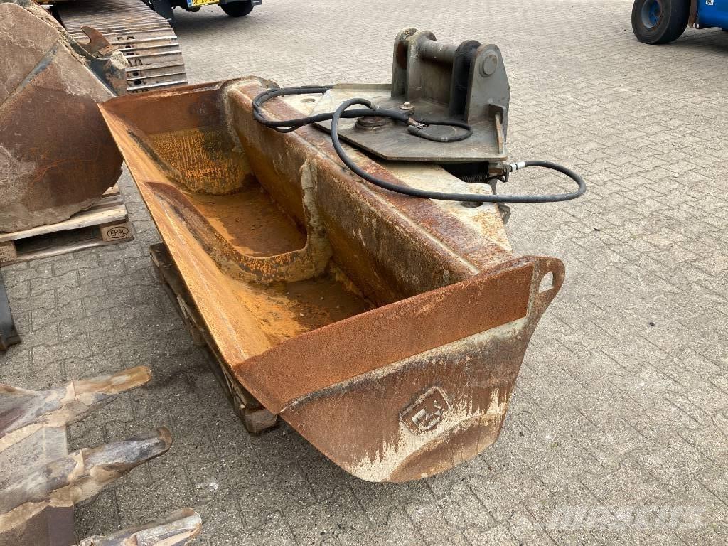Komatsu PC 130-6K حفارات زحافة