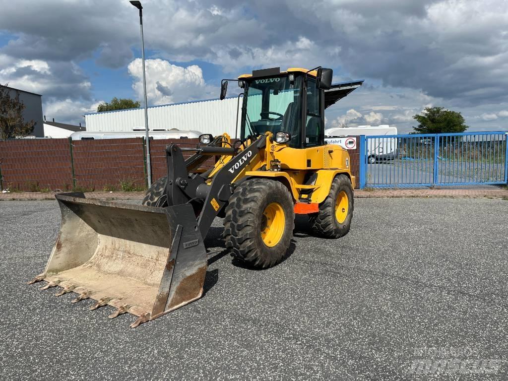 Volvo L 35 GS لوادر انزلاقية التوجيه