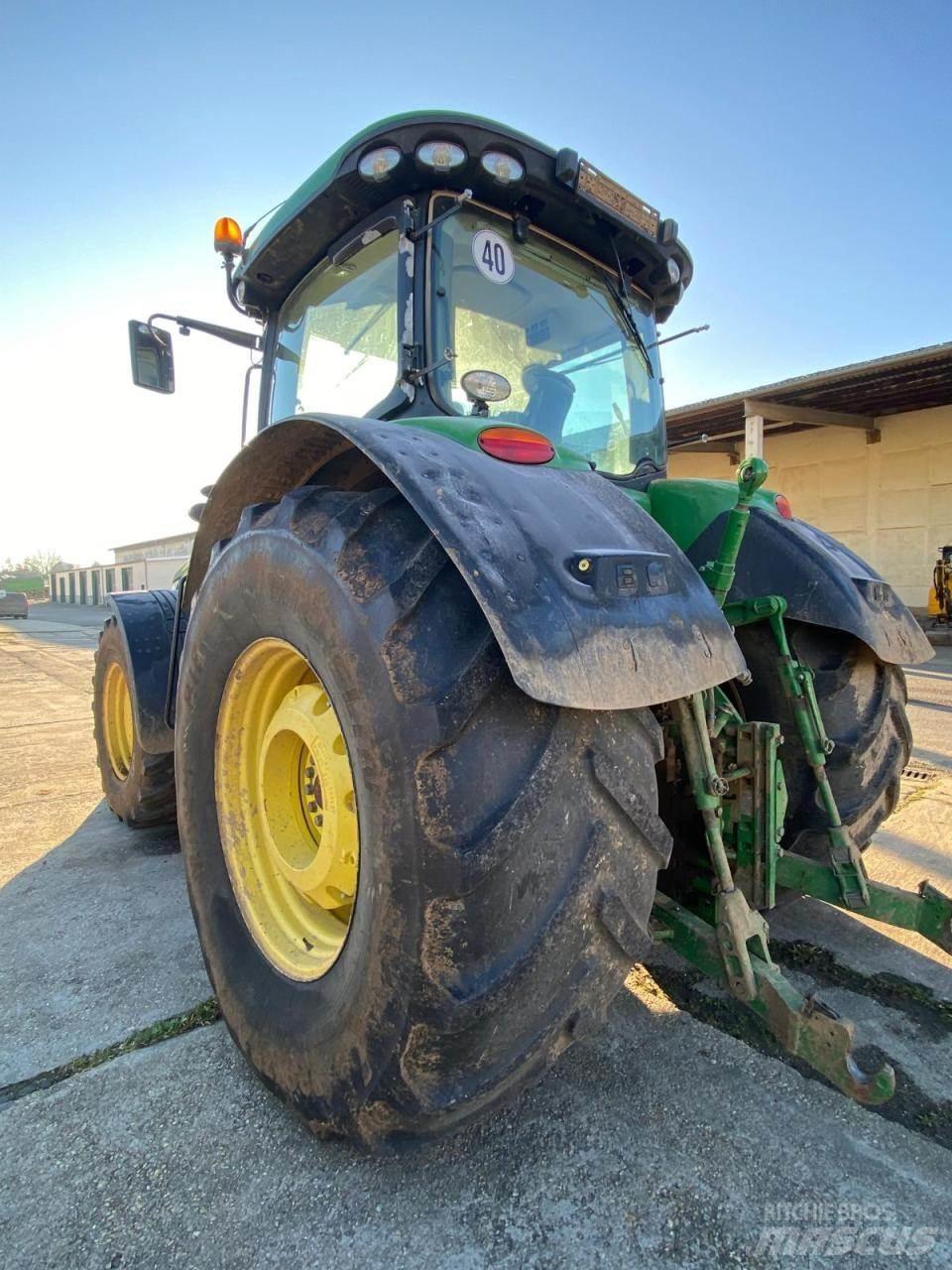 John Deere 8345 R الجرارات