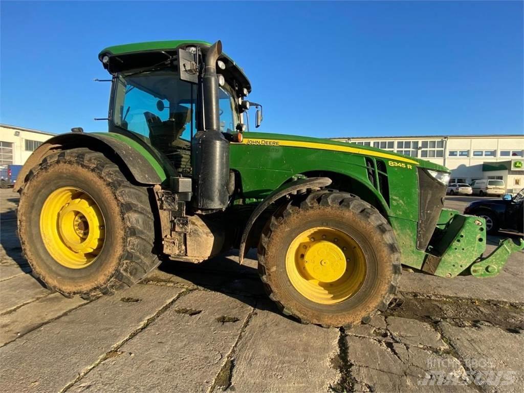 John Deere 8345 R الجرارات