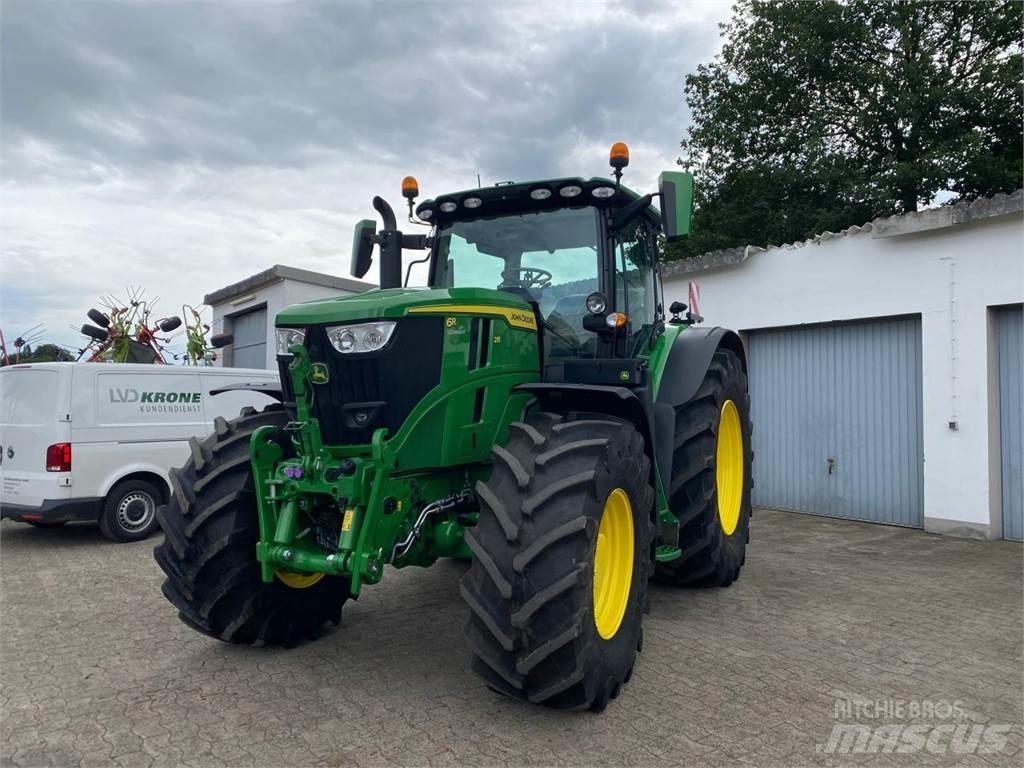 John Deere 6R 215 الجرارات