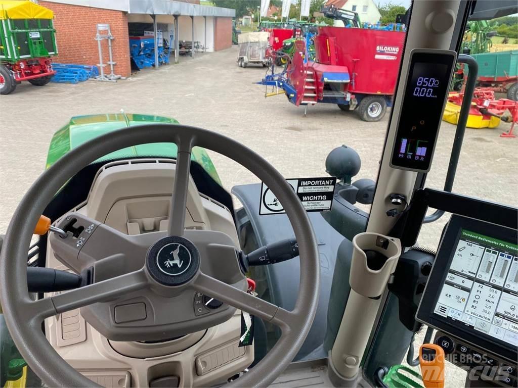 John Deere 6R 215 الجرارات