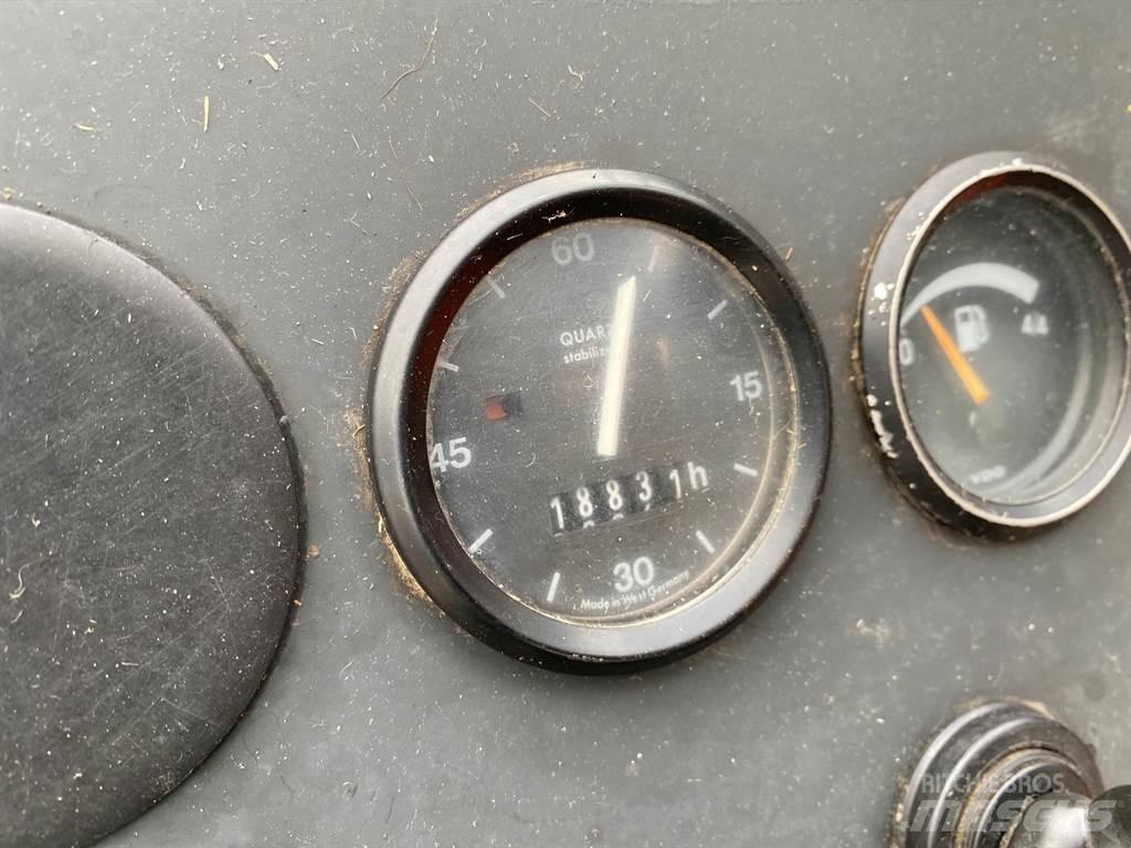 Schaeff SKS 661 لوادر بعجل