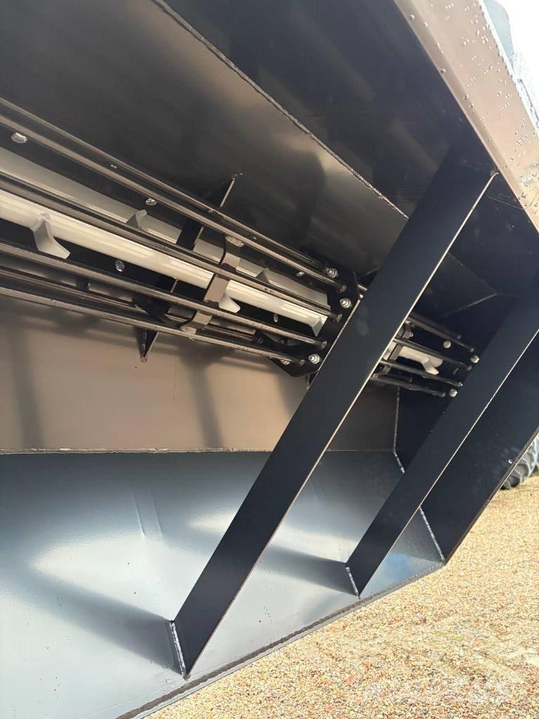 XYZ SANDSPRIDARE معدات نشر الرمال والملح