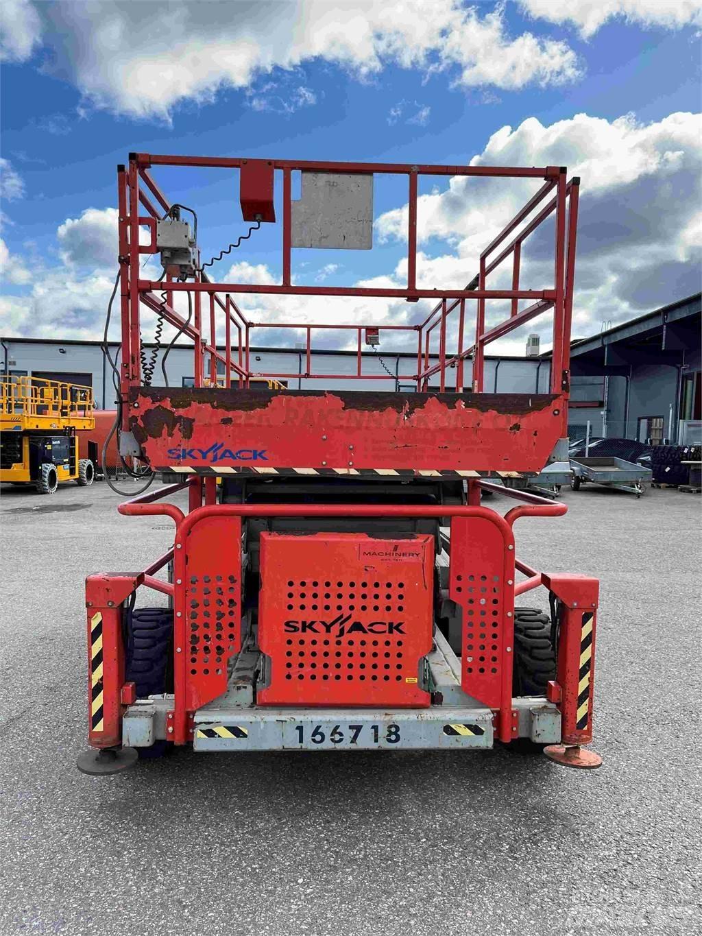 SkyJack SJ 9241 رافعات مقصية الشكل