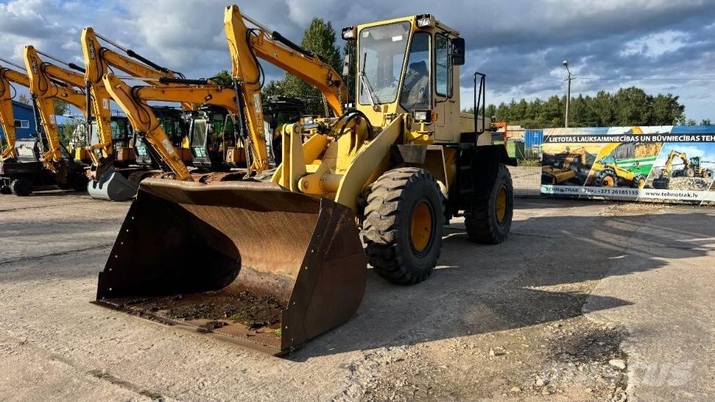 Komatsu WA 200 لوادر بعجل