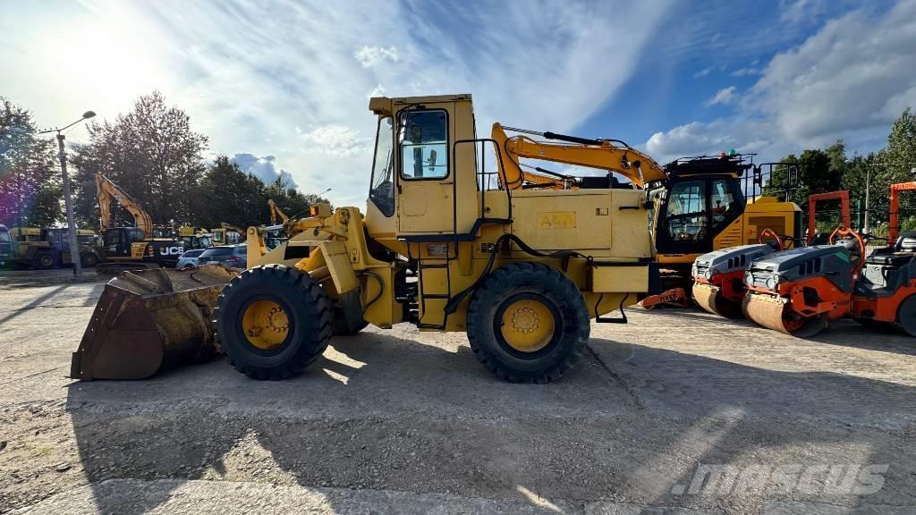 Komatsu WA 200 لوادر بعجل
