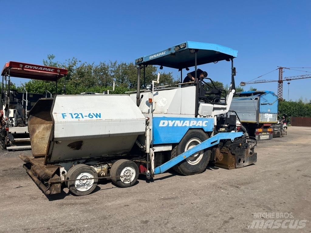Dynapac F 121-6W معدات السفلتة