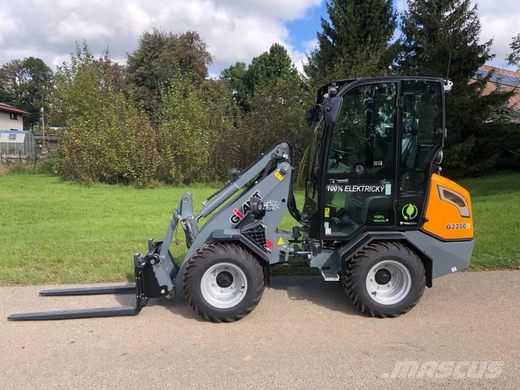 GiANT G 2200 E لوادر متعددة الأغراض