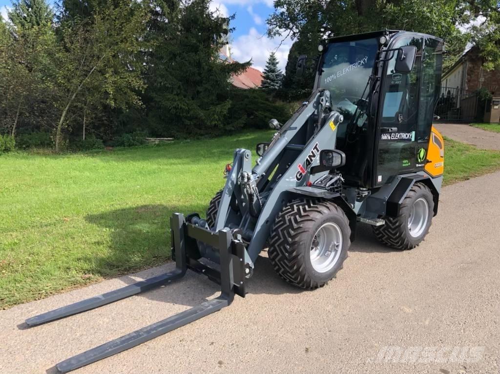 GiANT G 2200 E لوادر متعددة الأغراض