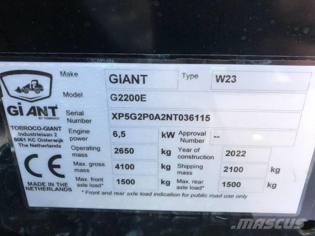 GiANT G 2200 E لوادر متعددة الأغراض