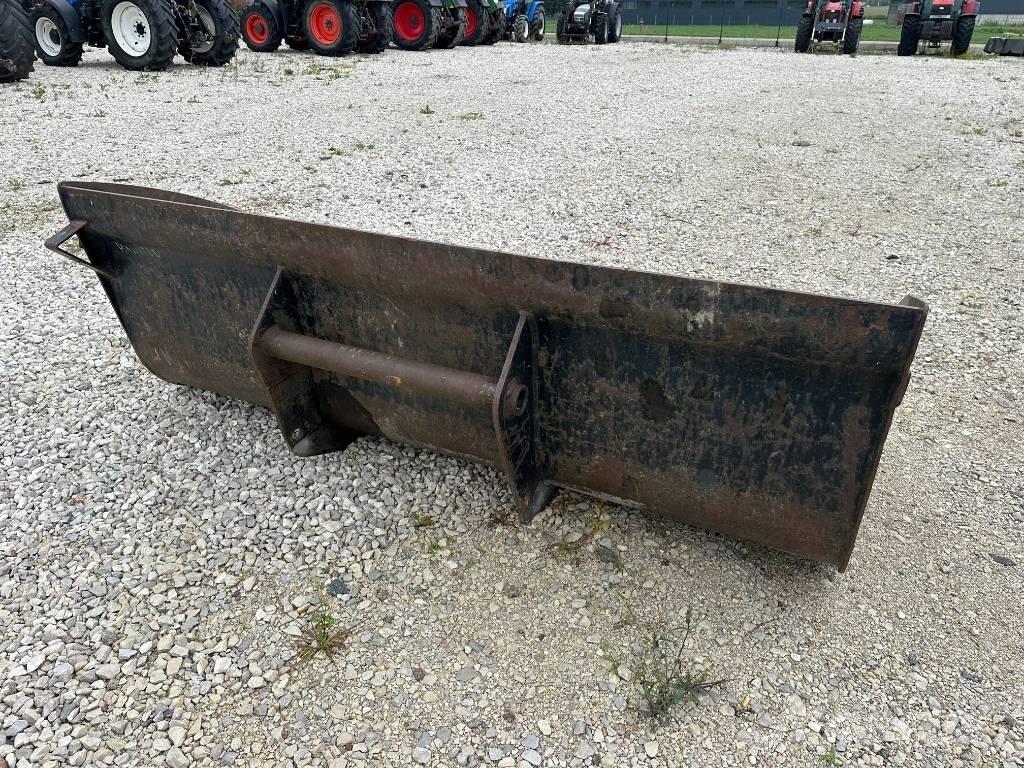  ŁYŻKA MANITOU 2,4 M ملحقات أخرى للحفر والتحميل