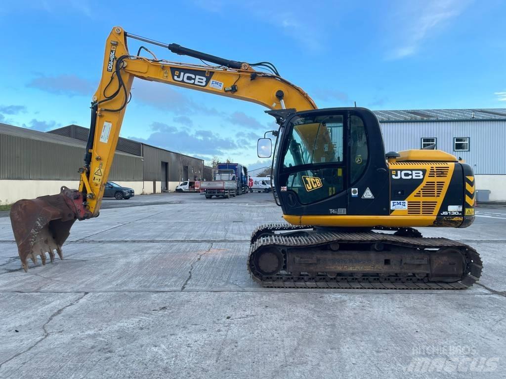 JCB JS 130 LC حفارات زحافة