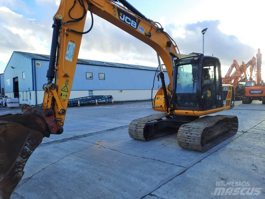 JCB JS 130 LC حفارات زحافة