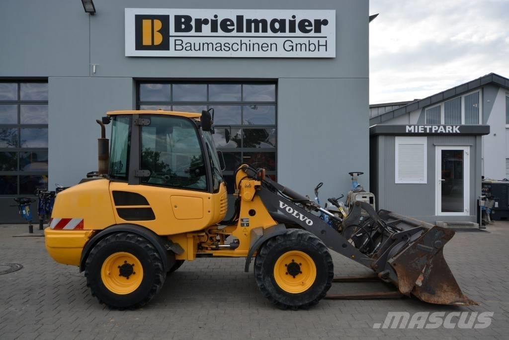 Volvo L 25 F لوادر بعجل