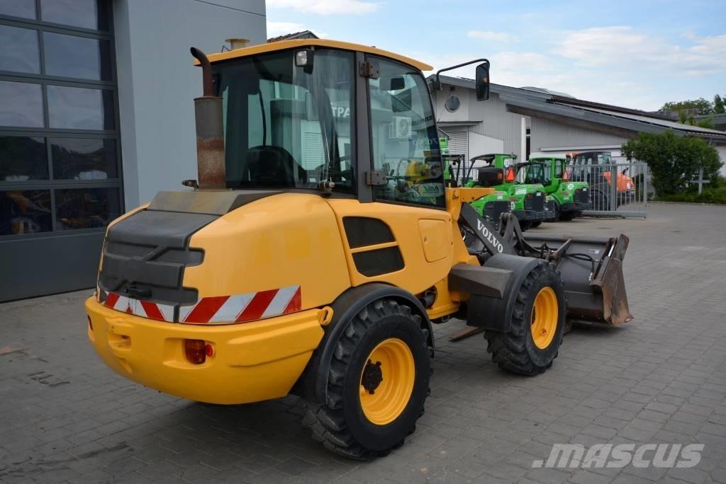 Volvo L 25 F لوادر بعجل