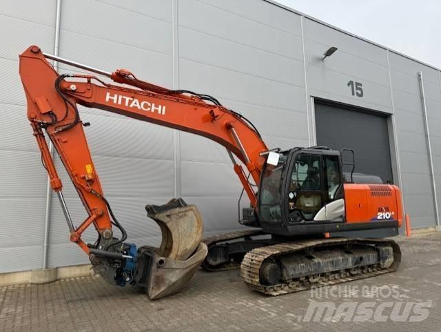 Hitachi 210LC حفارات زحافة