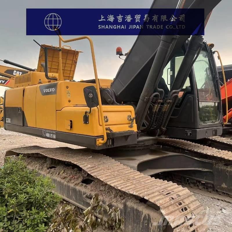 Volvo 250 D حفارات زحافة