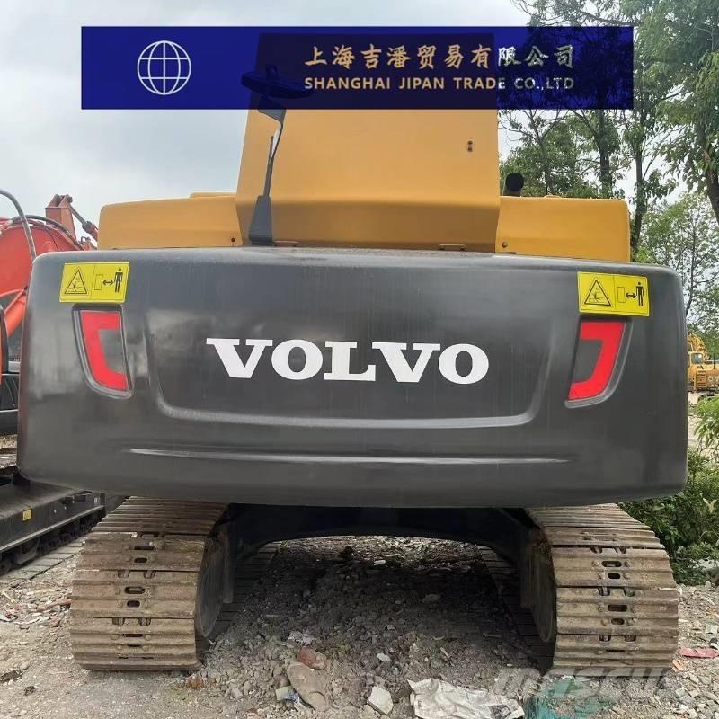 Volvo 250 D حفارات زحافة