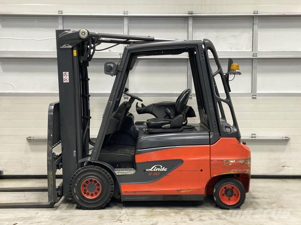 Linde E30-01 شاحنات ذات رافعات شوكية تعمل بالكهرباء
