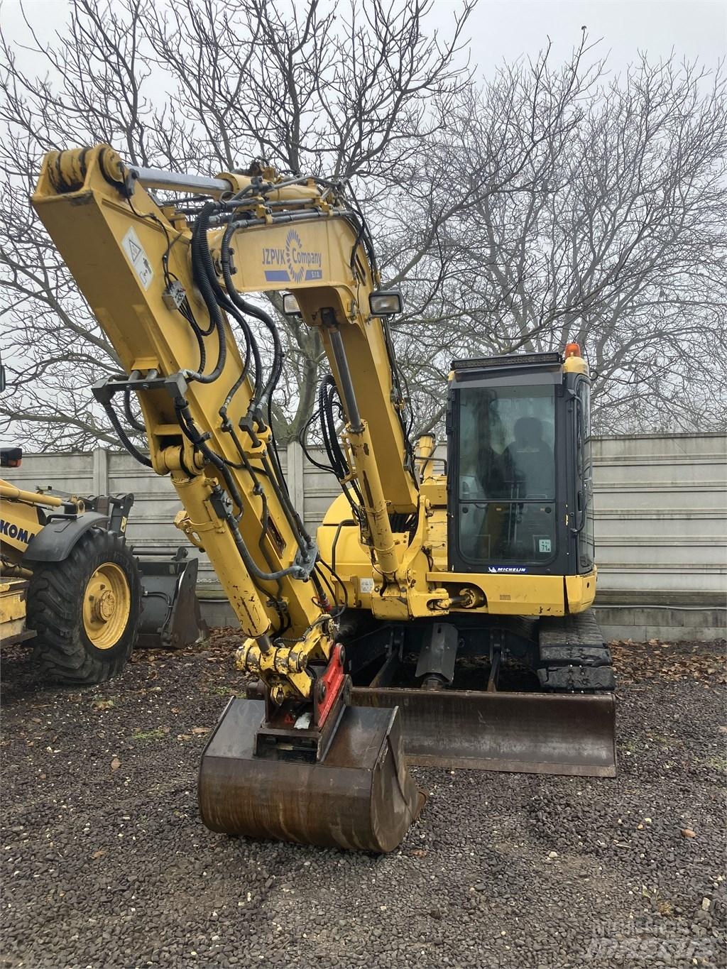 Komatsu PC 88 MR-10 حفارات وسط 7 طن - 12 طن
