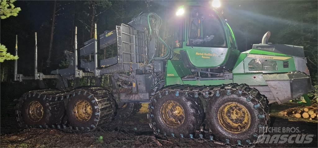 John Deere 1010G شاحنات